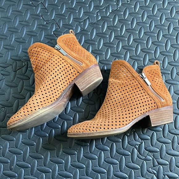 Lucky Booties - Picture 3 of 5